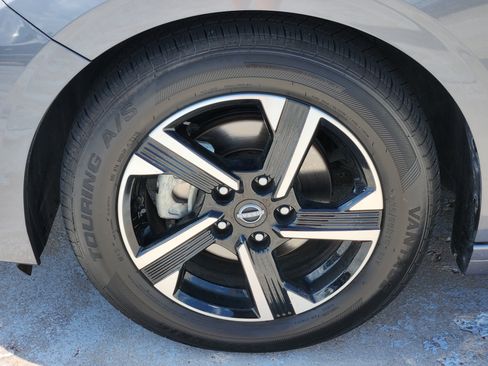 Used 2025 Nissan Sentra SV FWD image 13