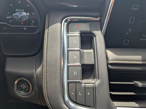 Used 2023 GMC Yukon XL AT4 w/ Technology Package AWD/4WD image 10