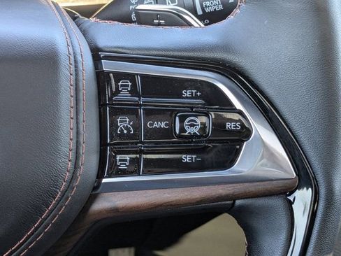 Used 2022 Jeep Grand Cherokee Summit w/ Luxury Tech Group V image 27