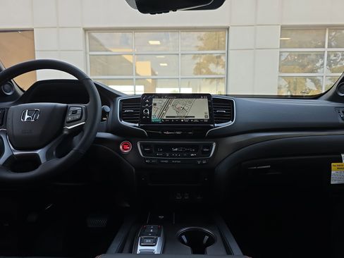 Certified 2025 Honda Ridgeline TrailSport+ image 27