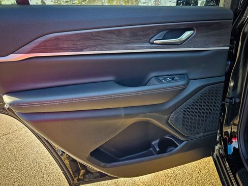 New 2025 Jeep Grand Cherokee L Limited w/ Black Appearance Package image 35