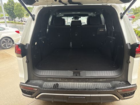 Used 2024 Lexus LX 600 F Sport AWD/4WD image 33