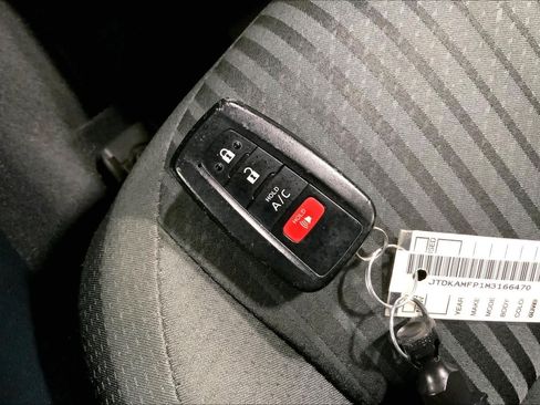 Used 2021 Toyota Prius Prime LE FWD image 15