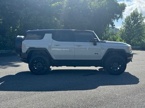 New 2026 GMC Hummer EV SUV w/ LPO, Dark Essentials Package AWD/4WD image 8