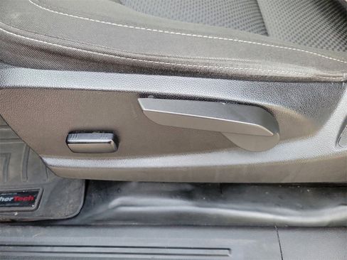 Used 2022 Chevrolet Colorado LT w/ Fleet Safety Package image 13