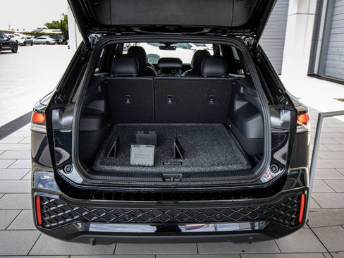 Certified 2025 Volkswagen Tiguan SE R-Line FWD image 18