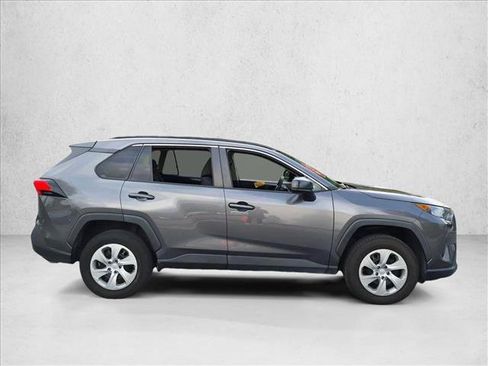 Used 2021 Toyota RAV4 LE FWD image 4