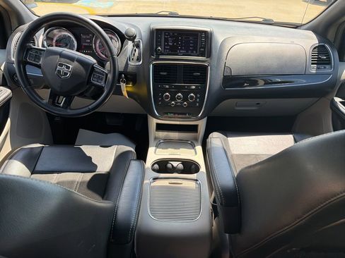 Used 2019 Dodge Grand Caravan SXT w/ Rear Park Assist Package FWD image 24