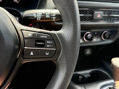 Used 2023 Honda HR-V LX image 16