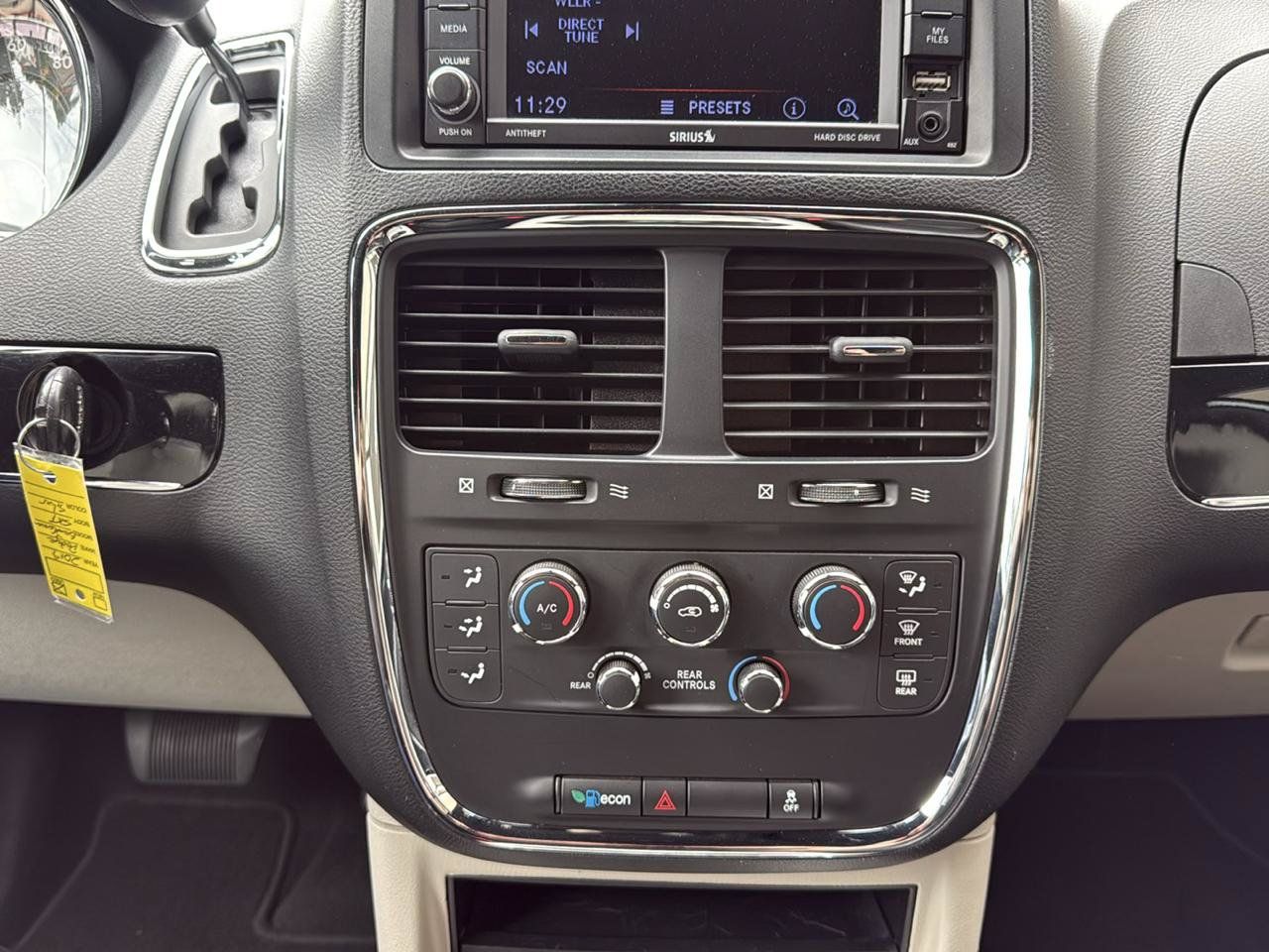Used 2019 Dodge Grand Caravan SXT FWD image 13