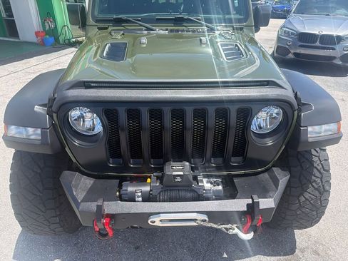 Used 2023 Jeep Wrangler Unlimited Rubicon w/ Cold Weather Group AWD/4WD image 10