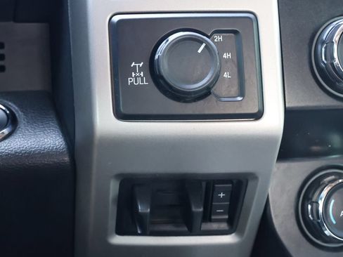 Used 2020 Ford F250 Lariat w/ Lariat Ultimate Package AWD/4WD image 26