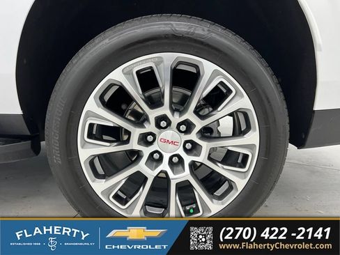 Used 2025 GMC Yukon XL Denali AWD/4WD image 18