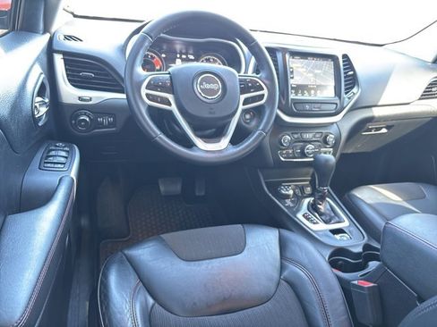 Used 2018 Jeep Cherokee Trailhawk image 16
