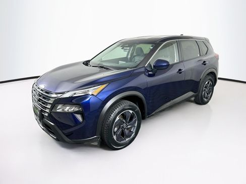 Used 2025 Nissan Rogue SV AWD/4WD image 3