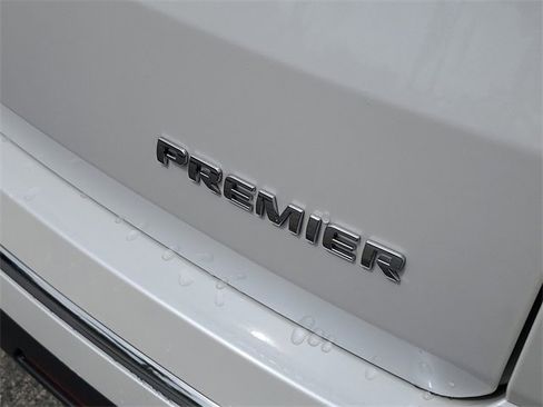 Used 2023 Chevrolet Traverse Premier image 6