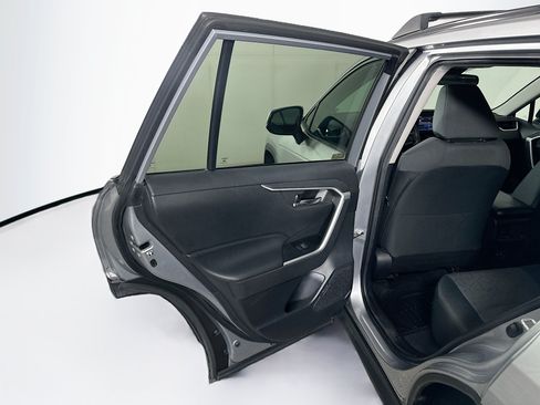 Used 2020 Toyota RAV4 XLE FWD image 25