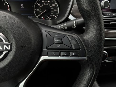 Used 2025 Nissan Altima 2.5 SV FWD image 33