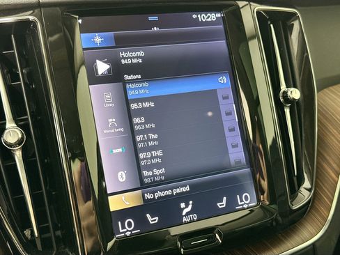 Used 2019 Volvo XC60 T6 Momentum w/ Advanced Package image 15