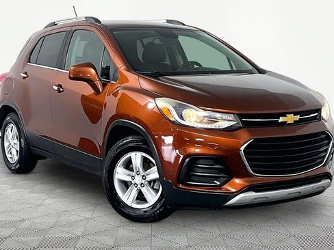 Used 2019 Chevrolet Trax LT w/ Driver Confidence Package FWD image 1