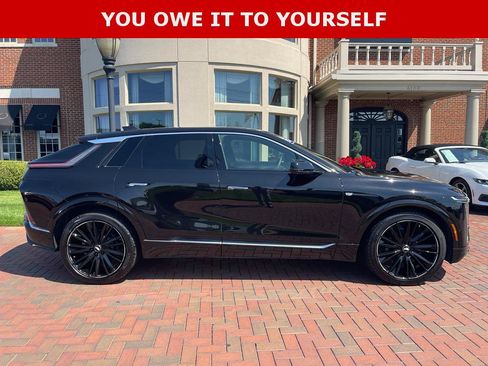 Used 2024 Cadillac Lyriq Luxury AWD/4WD image 7