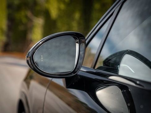 Used 2022 Porsche Cayenne Platinum Edition image 23