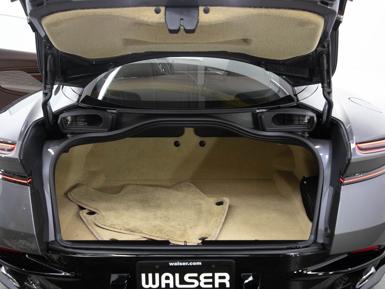Used 2025 Aston Martin DB12 Coupe RWD image 12
