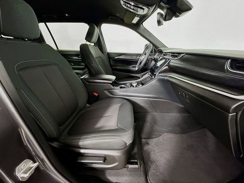 Used 2024 Jeep Grand Cherokee L Laredo image 30