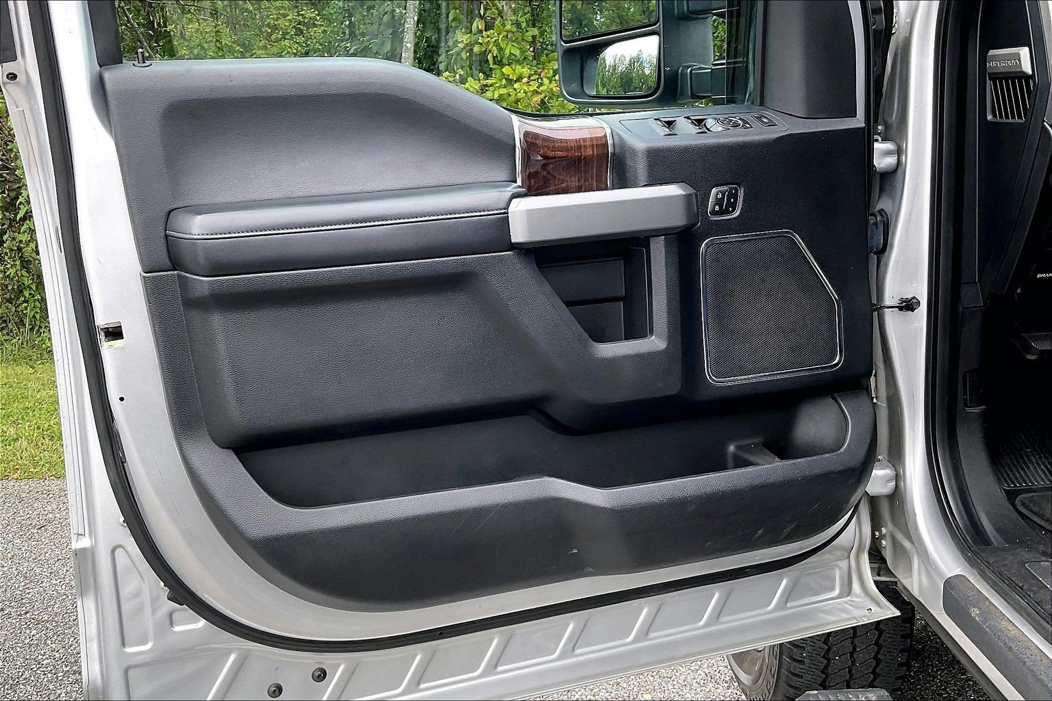Certified 2017 Ford F250 Platinum w/ Platinum Ultimate Package AWD/4WD image 23