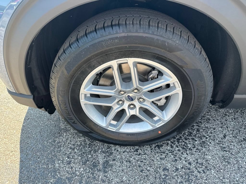 New 2027 Ford Explorer Active RWD image 9