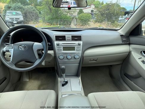 Used 2011 Toyota Camry LE FWD image 9