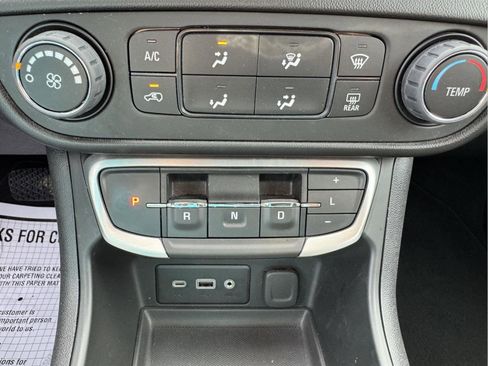 Used 2022 GMC Terrain SLE FWD image 21