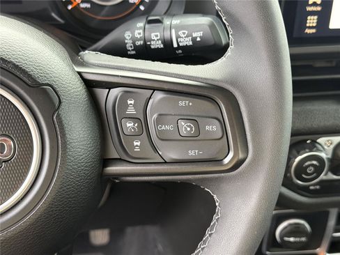 Used 2025 Jeep Wrangler Unlimited Sport AWD/4WD image 23