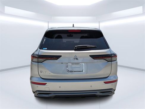 New 2025 Mitsubishi Outlander SE image 4