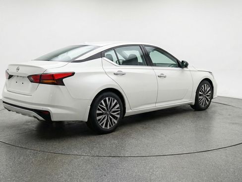 Used 2025 Nissan Altima 2.5 SV image 9