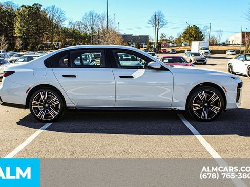 Used 2023 BMW 740i w/ Parking Assistance Package image 9
