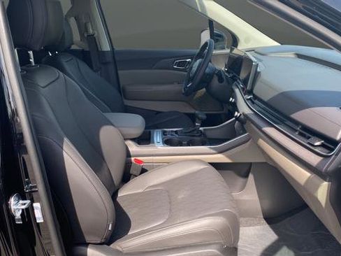 New 2026 Kia Carnival EX FWD image 24