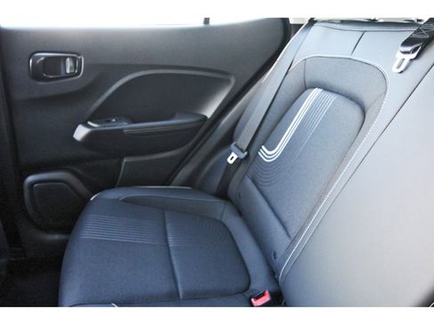 Used 2024 Hyundai Venue Limited FWD image 14