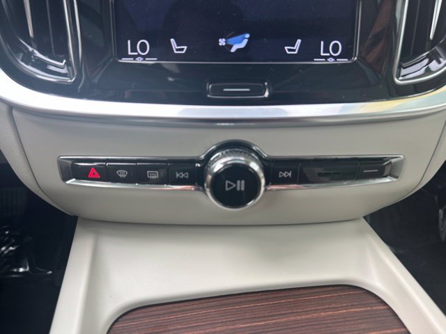 Used 2022 Volvo S60 B5 Momentum w/ Climate Package FWD image 26
