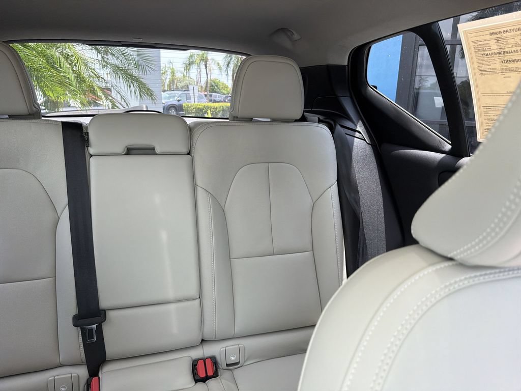 Used 2020 Volvo XC40 T5 Momentum w/ Protection Package Premier AWD/4WD image 15