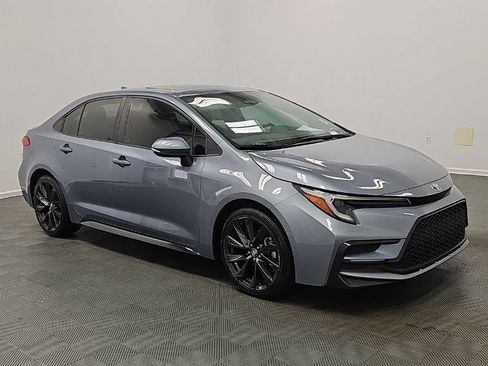 Used 2023 Toyota Corolla SE w/ SE Premium Package FWD image 2
