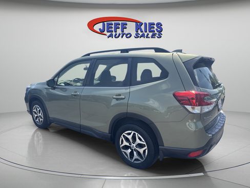 Used 2021 Subaru Forester Premium AWD/4WD image 7