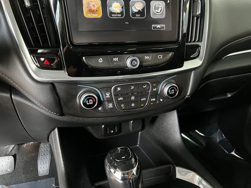 Used 2018 Chevrolet Traverse LT FWD image 15