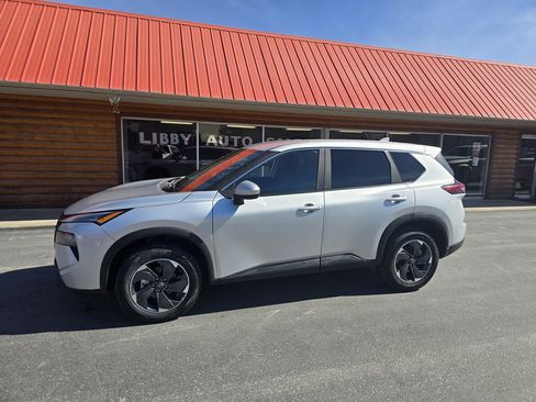 Used 2024 Nissan Rogue SV AWD/4WD image 1