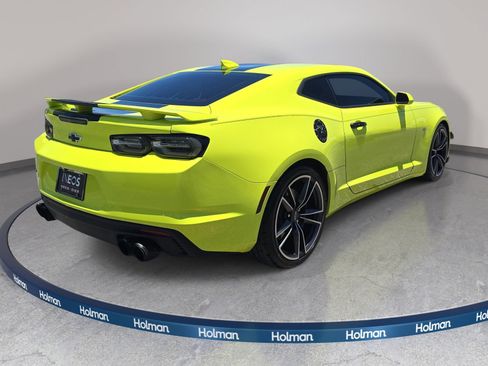 Used 2021 Chevrolet Camaro SS RWD image 6