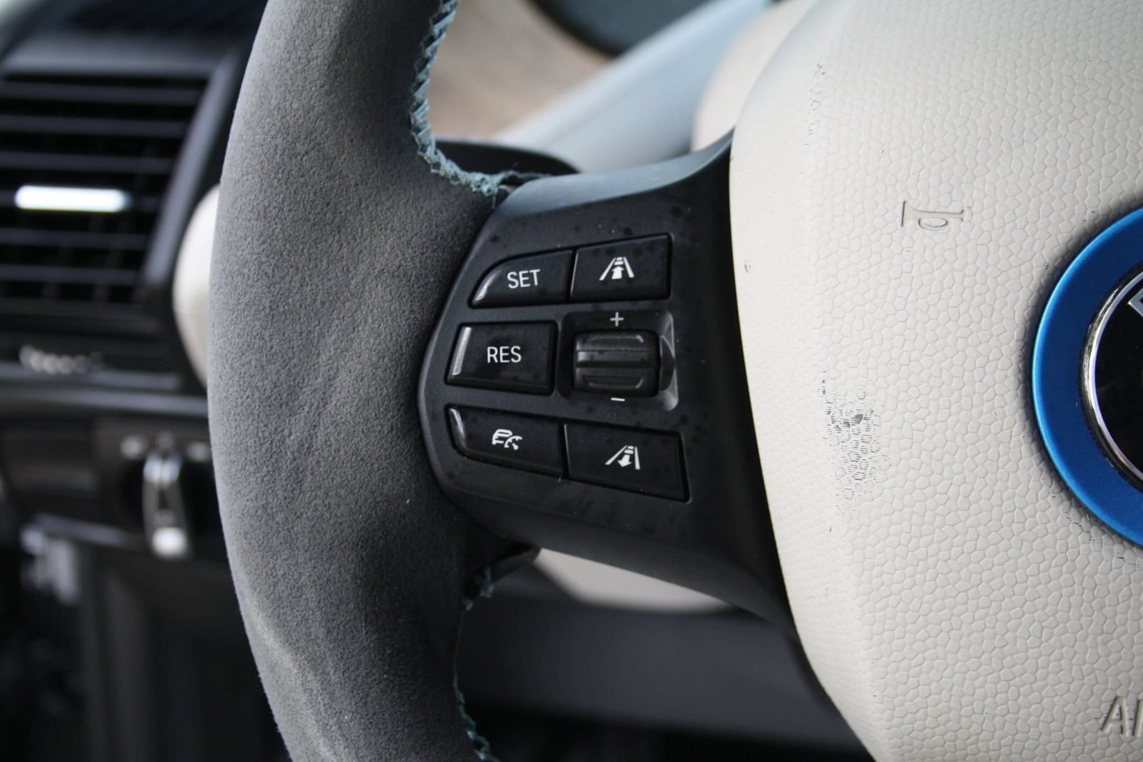 Used 2014 BMW i3 w/ Range Extender RWD image 11