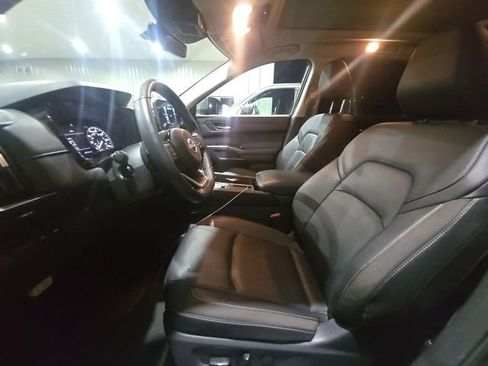 Used 2025 Nissan Pathfinder SL w/ SL Premium Package FWD image 2