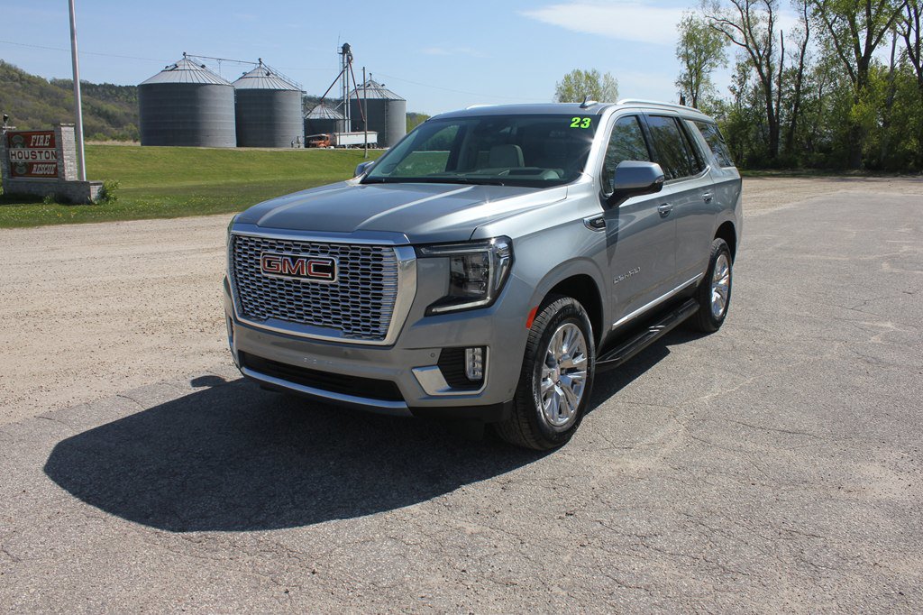 Used 2023 GMC Yukon Denali w/ Advanced Technology Package AWD/4WD image 1