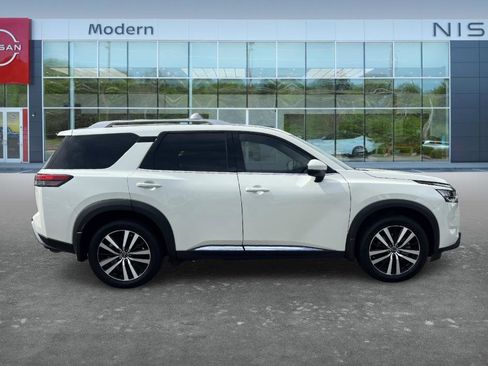 Certified 2024 Nissan Pathfinder Platinum w/ Cargo Package AWD/4WD image 4