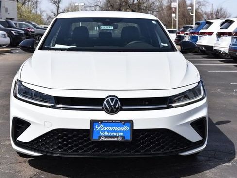 Used 2025 Volkswagen Jetta Sport image 4